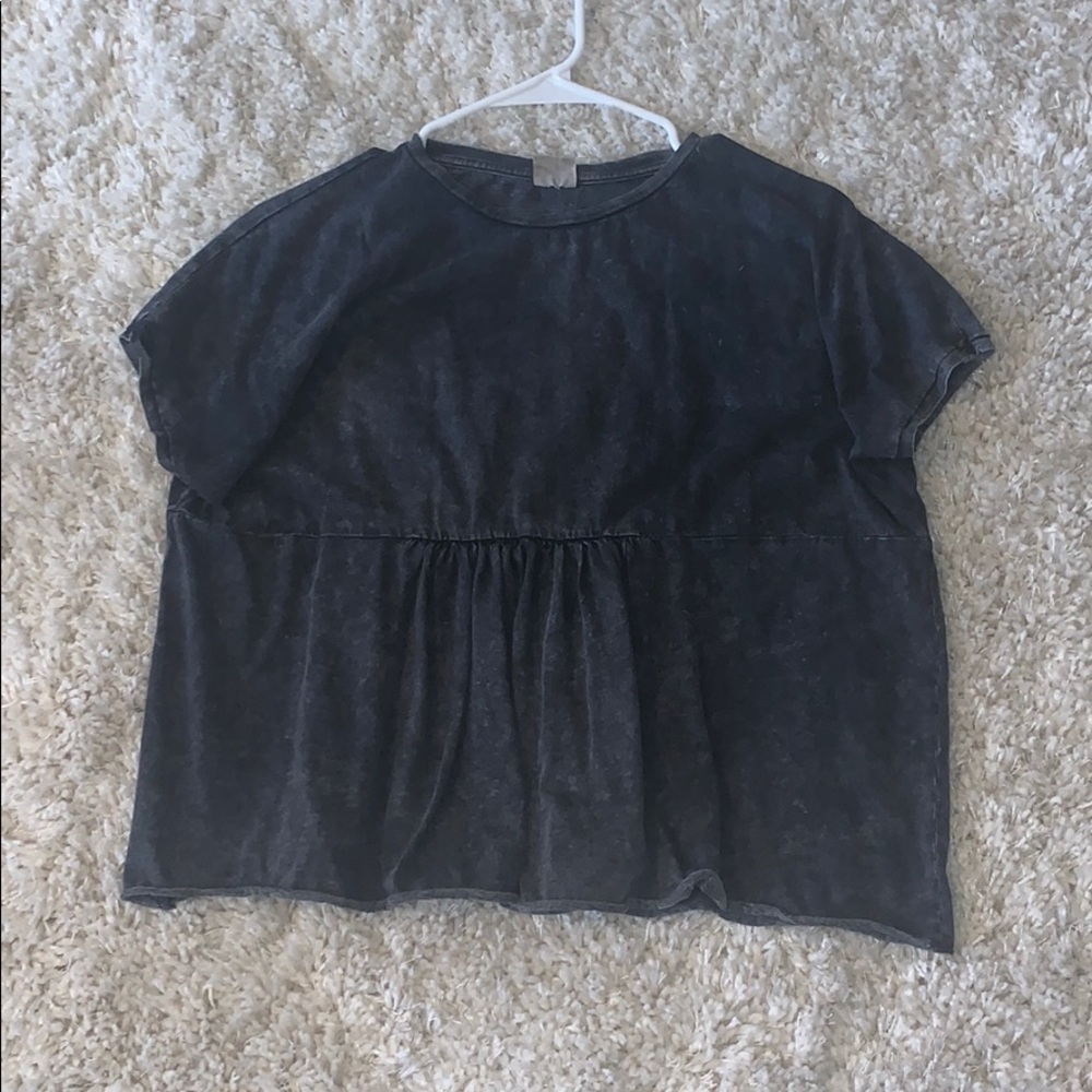Super cute cropped black top!!